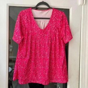 Pink tee with flower design, legging material 2XL